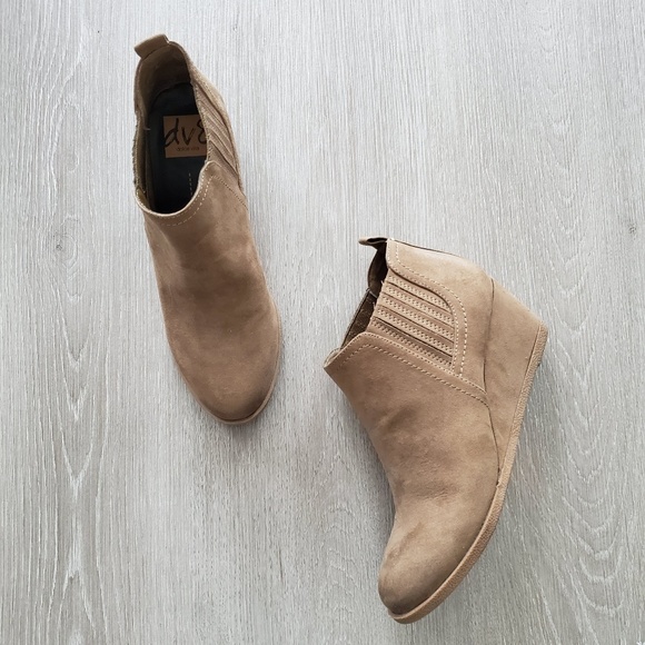 dv8 bria wedge bootie
